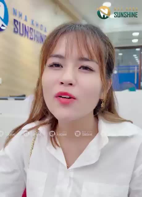 Khách hàng nhà Sunshine sau khi trải nghiệm dịch vụ bọc răng sứ thẩm mỹ với Công nghệ độc quyền Super Ultra Thin Bảo tồn răng gốc gấp 2 lần.