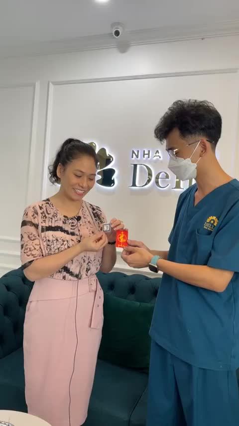 Khách hàng tái khám sau 2 tuần TMRS tại Delia Thanh Hoá và được tặng 1 chỉ vàng