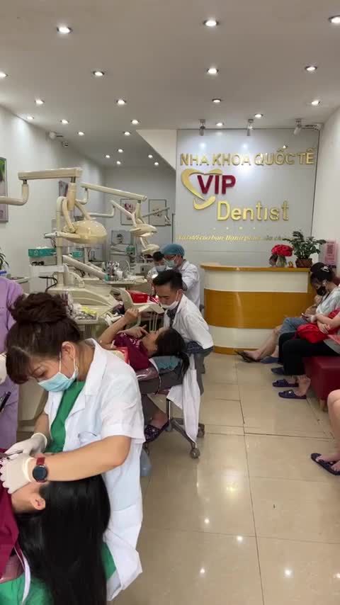 Lên răng sứ toàn hàm sứ cao cấp LaVa Chị Vui.