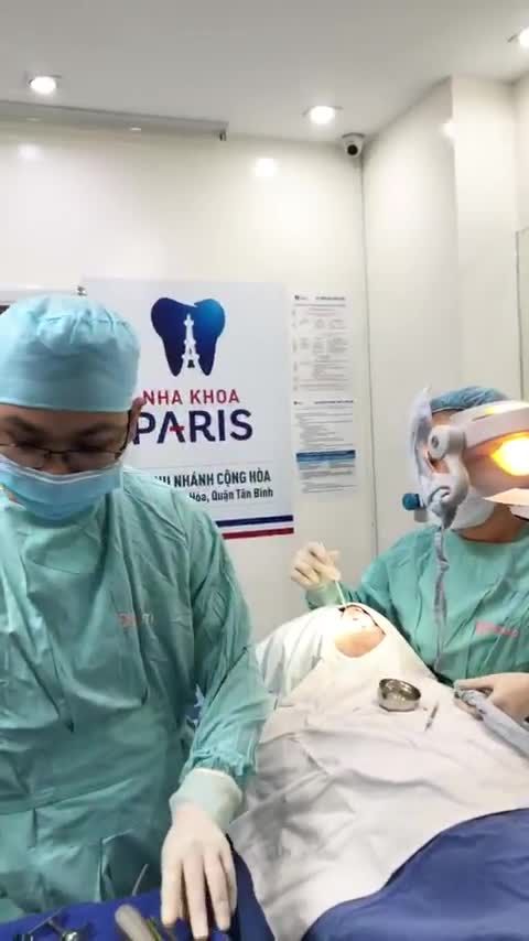 Phẫu thuật cấy ghép 6 trụ implant ETK Pháp tại Nha khoa Paris 97 Cộng Hòa