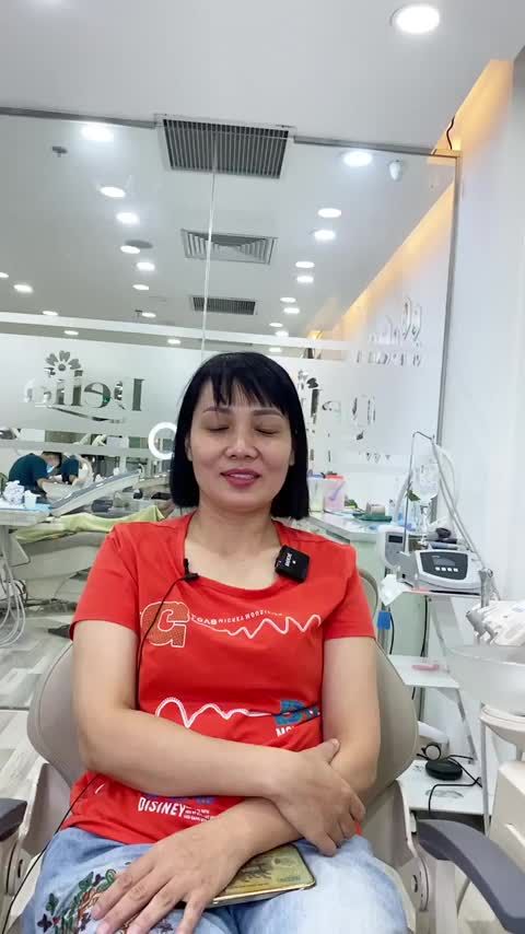Thẩm mỹ răng sứ tại Delia đã được 3 năm, chị Tuyến chia sẻ vẫn quay lại Delia tái khám định kỳ, để luôn duy trì được sức khoẻ răng miệng.