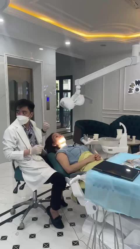 Thẩm mỹ răng sứ tìm lại nụ cười cho khách hàng 49 tuổi nhiễm tetra nặng