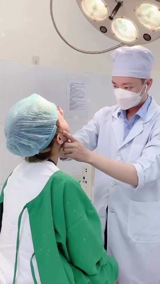 HÓNG THÀNH QUẢ CỦA KHÁCH HÀNG SAU COMBO “NÂNG MŨI + CẮT MÍ”