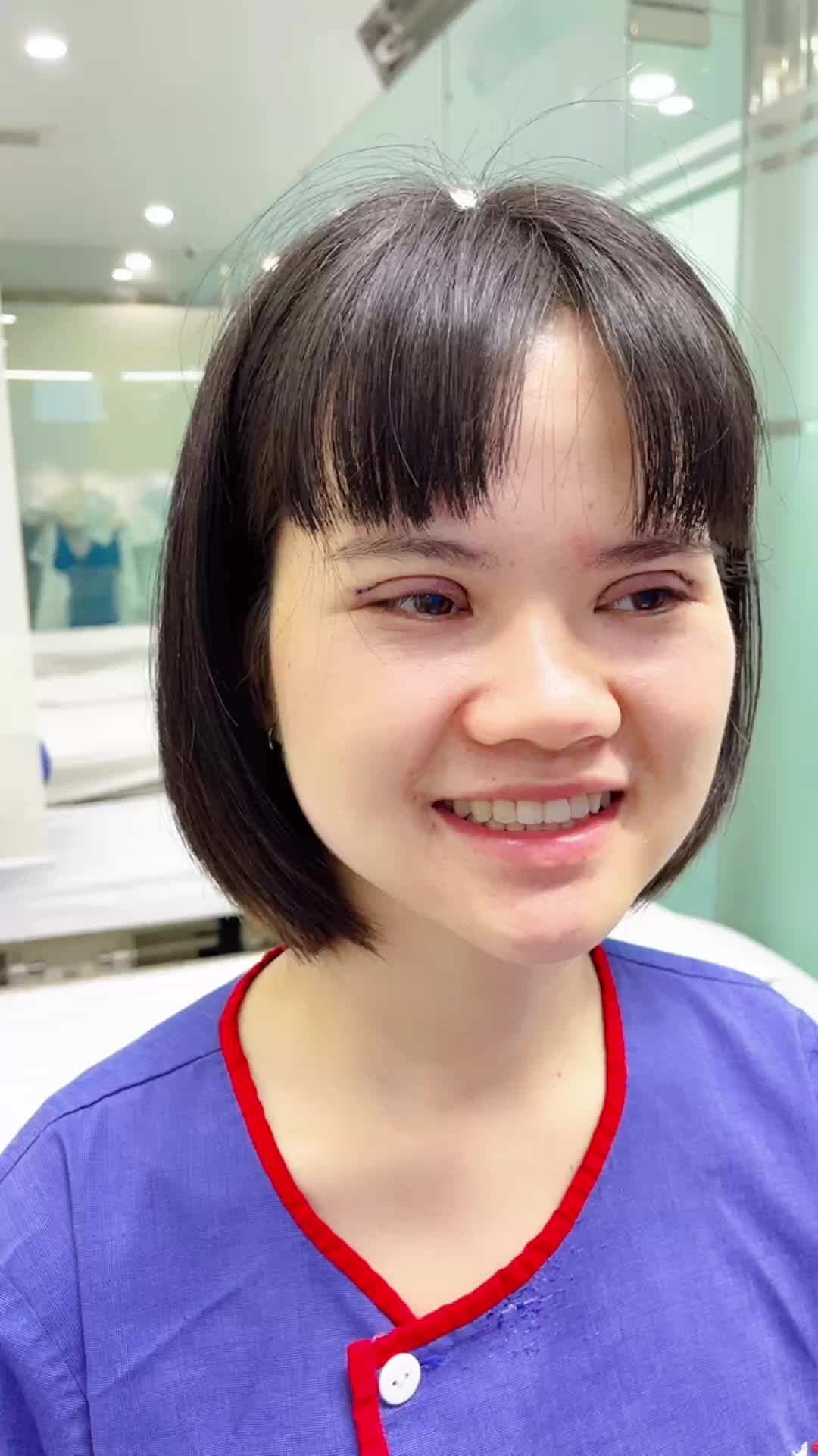 Ui em đây ạ, thế là em có đôi mắt 2 mí rồi, em cảm ơn bác sĩ nhiều ạ