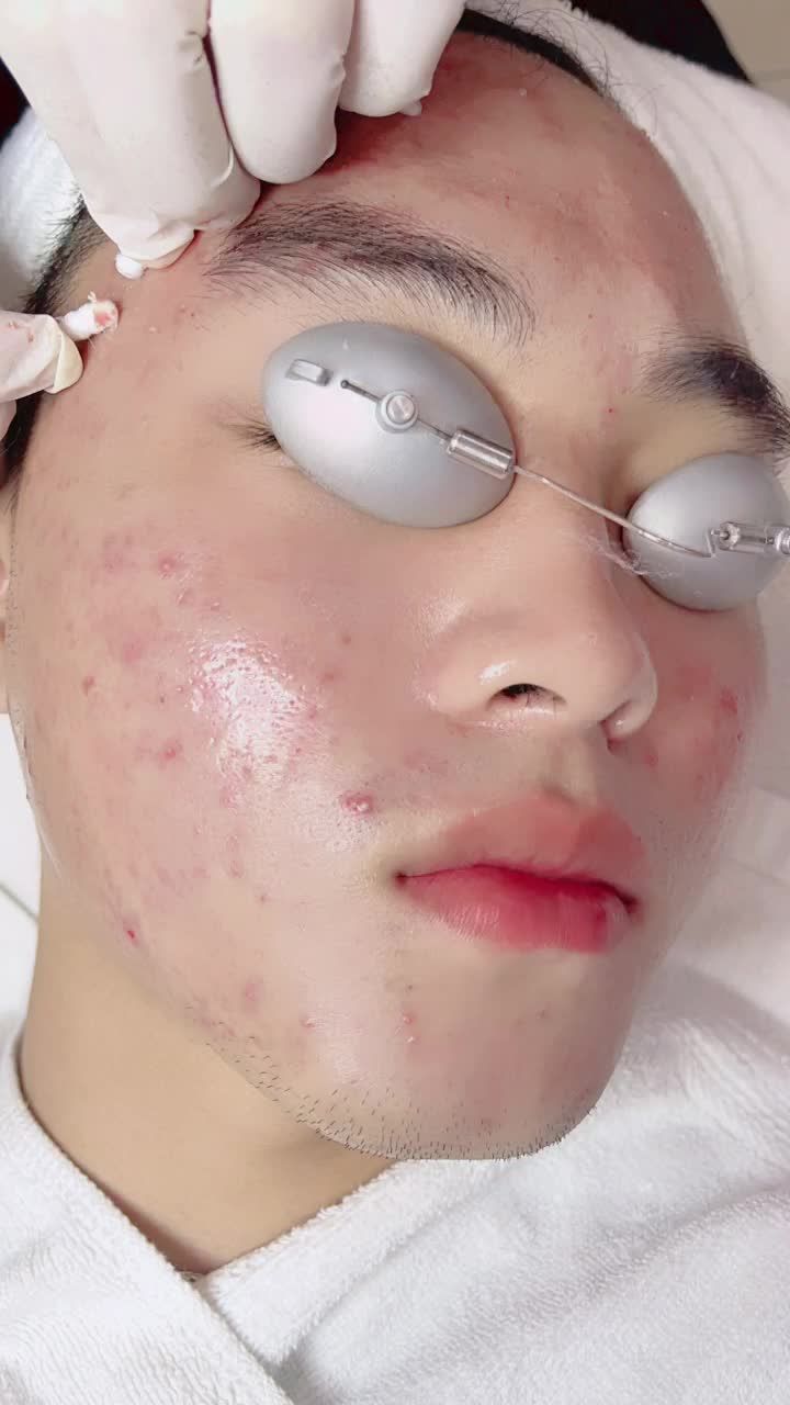 Bị mụn nặng quá thì mình đi đâu!  Chuyên khoa da liễu của BVTM Kangnam