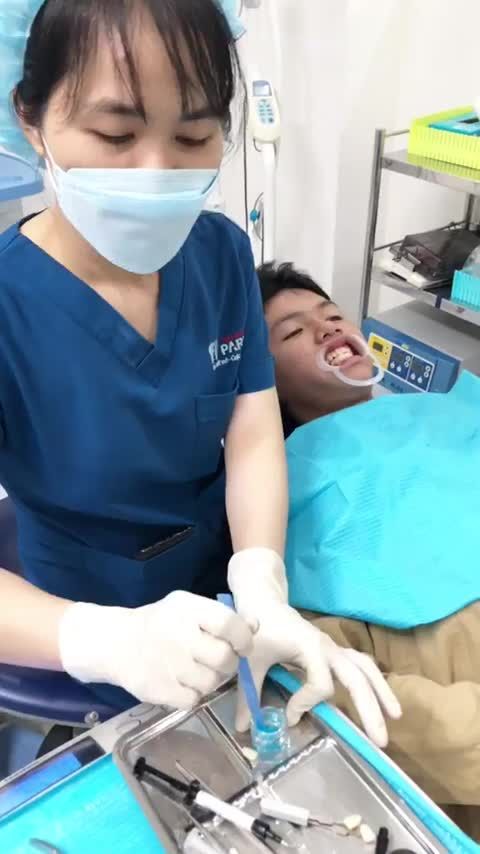 Ca tẩy trắng bằng chiếu đèn, có kết quả tức thì ngay sau khi tẩy, tại Nha khoa Paris 97 Cộng Hòa, HCM