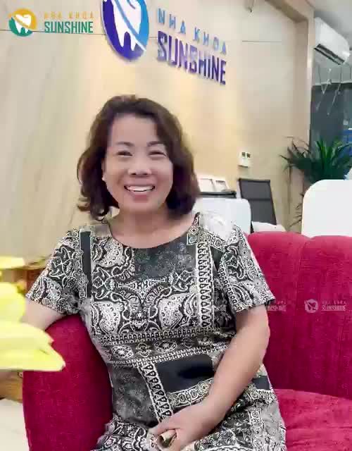Cô Đinh Thị Chính sau khi trải nghiệm bọc 22 Răng sứ Lava Plus nhé.