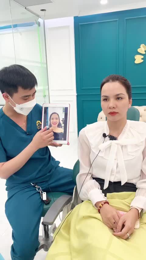 Hương từng niềng răng 2 lần, kẽ răng thưa, bất tiện trong ăn uống.
