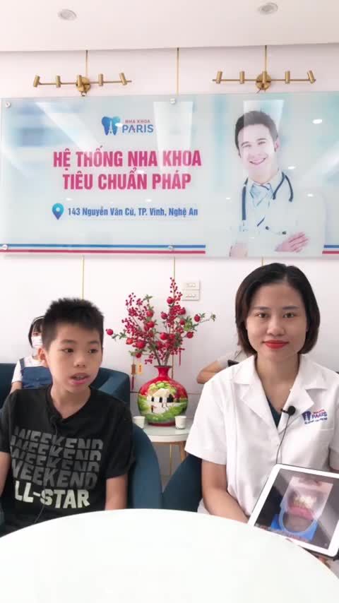 KH Phạm Thái Hoà - 11 tuổi - TP Vinh, Nghệ An sau khi gắn mắc cài kim loại tự buộc tại Nha Khoa Paris - CN Vinh.