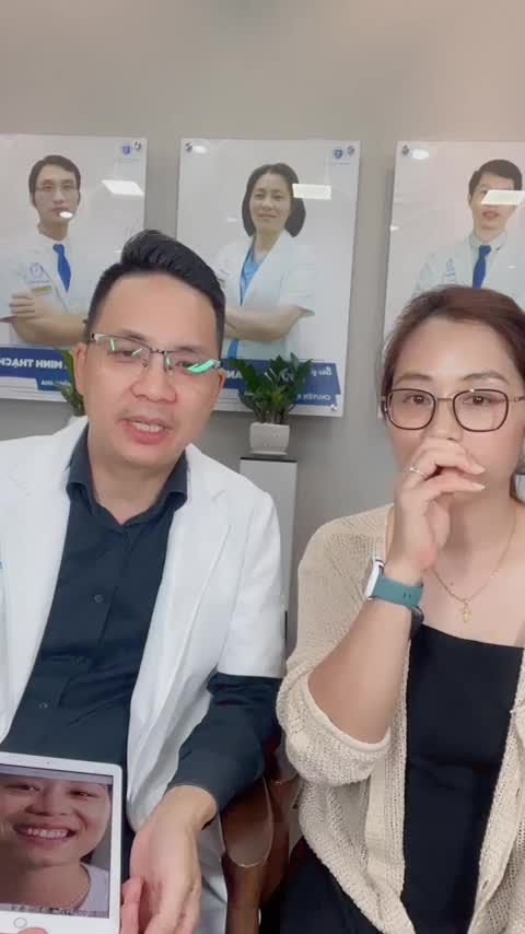 Khách hàng đài loan hanh phúc sau khi lắp răng xong 28 chiếc răng