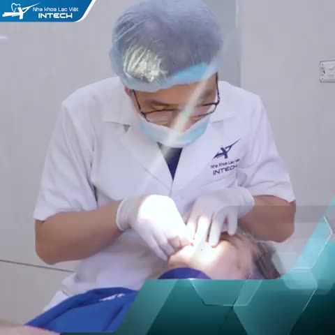 KHÔI PHỤC MẤT RĂNG CỬA BẰNG PHƯƠNG PHÁP CẤY GHÉP IMPLANT
