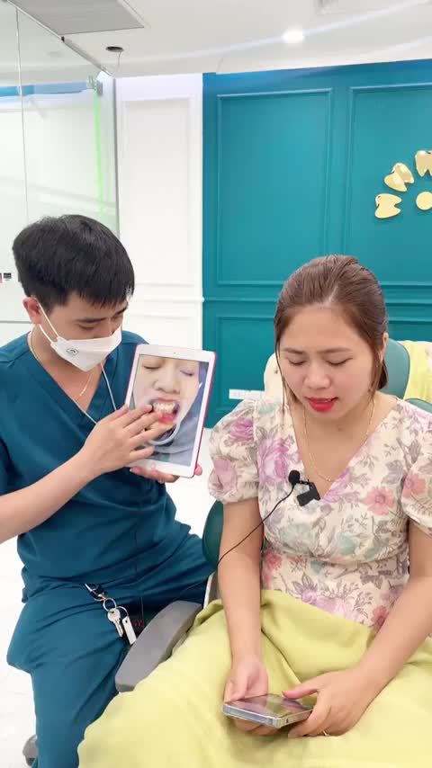 NGÔI NHÀ CỦA NHỮNG NỤ CƯỜI