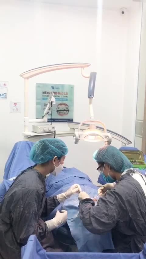 Quá trình phẫu thuật cấy ghép implant tại Nha khoa Paris