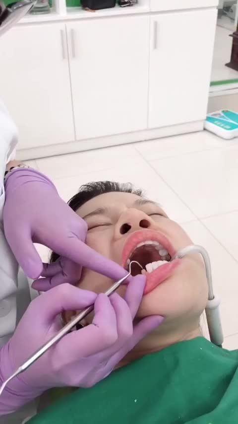 QUÁ TRÌNH THS.BS LÂM TRANG THẨM MỸ RĂNG SỨ CHO KHÁCH HÀNG