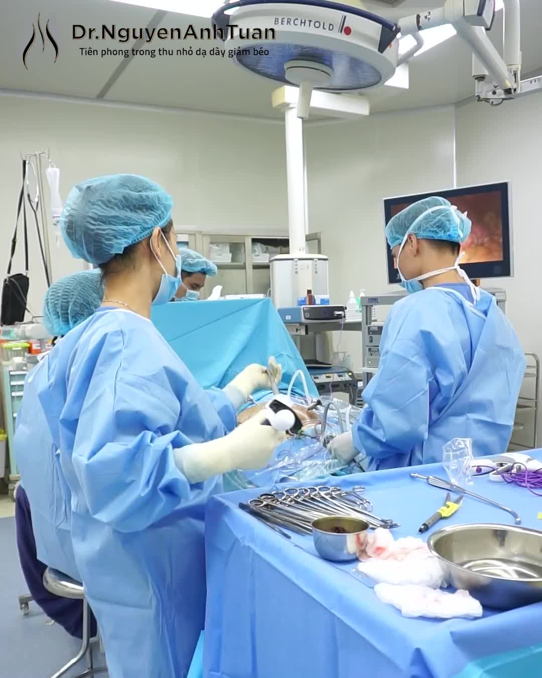 Giảm tới hơn 30kg sau một thời gian thu nhỏ dạ dày, chàng trai ấy đã dần lấy lại được vóc dáng mơ ước và một sức khỏe khỏe mạnh.