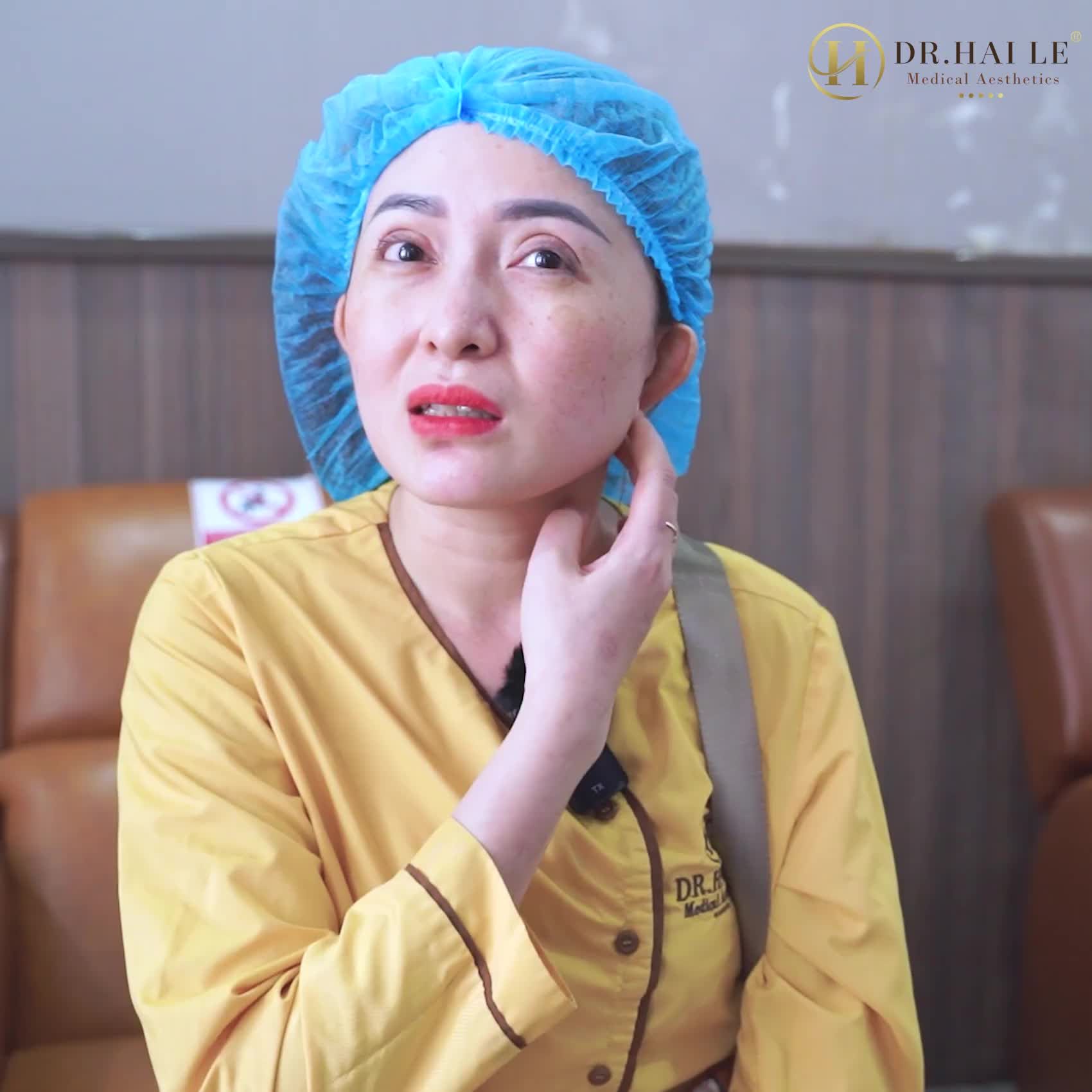 Chị gái từng cắt mí hỏng nhiều lần tại cơ sở thẩm mỹ khác, cơ duyên biết tới bác sĩ Hải Lê cách đây 2 năm, ngày nào cũng xem livestream của bác.