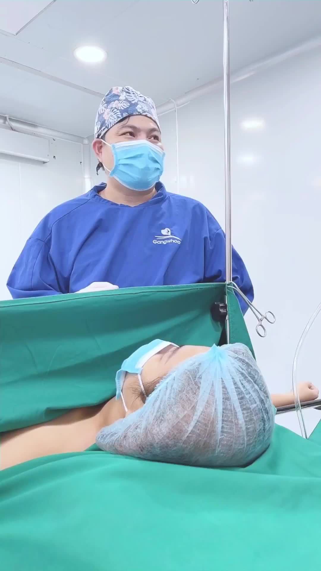 Tận mắt nhìn thấy lượng mỡ vàng óng được đưa ra ngoài sau khi thực hiện dịch vụ hút mỡ công nghệ cao Lipo Ultrasound