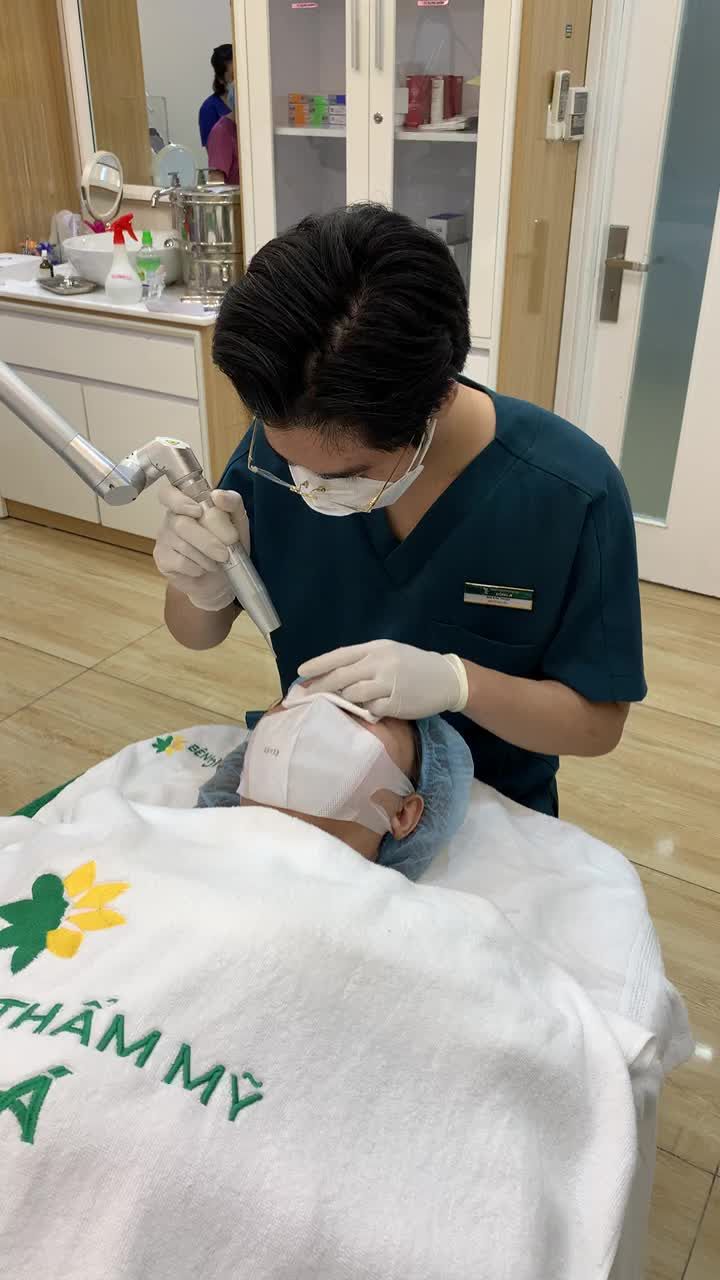 Quá trình xóa xăm mày tại bệnh viện thẩm mỹ Đông Á