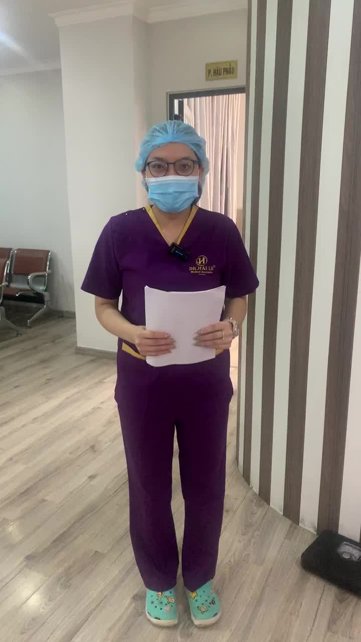 Gặp gỡ giao lưu cùng khách hàng gặp phải tình trạng sụp mí bẩm sinh che khuất tầm nhìn trước khi can thiệp chỉnh hình tại Dr.Hải Lê Sài gòn.