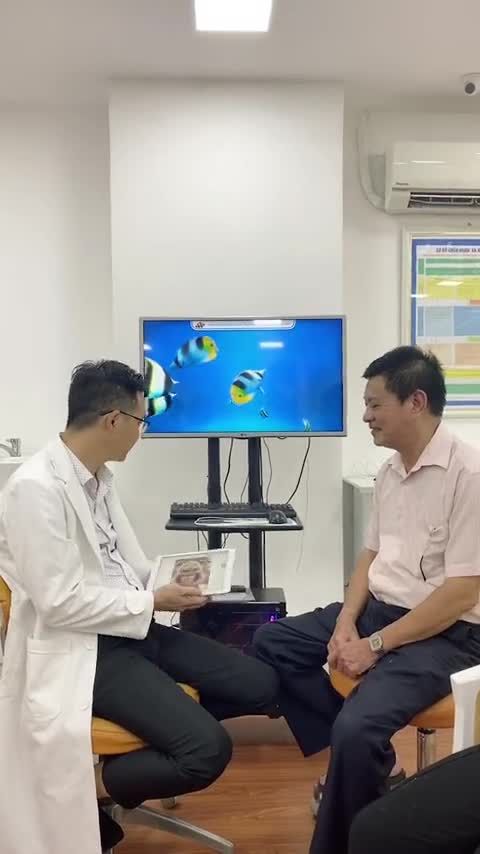 Bác sĩ Hoà trực tiếp gắn 28 răng sứ thẩm mỹ cho khách hàng đến từ Hải Phòng!