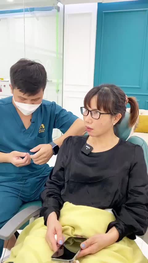Bác sĩ Nguyễn Hùng tư vấn trước bọc răng sứ