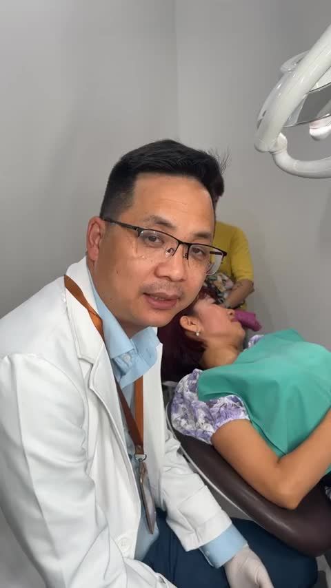 Bs hoà lắp răng cho khách hàng việt kiều  ở đức về
