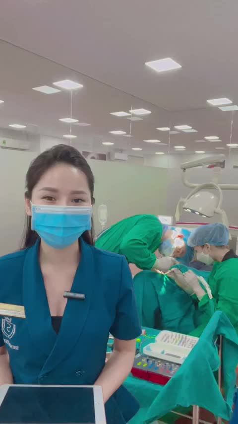 Ca cấy 3 trụ implant cho kh 62 tuổi