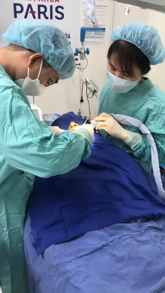 Cận cảnh cấy 1 trụ implant ETK Active tại nha khoa Paris 97 Cộng Hoà phường 4 quận Tân Bình