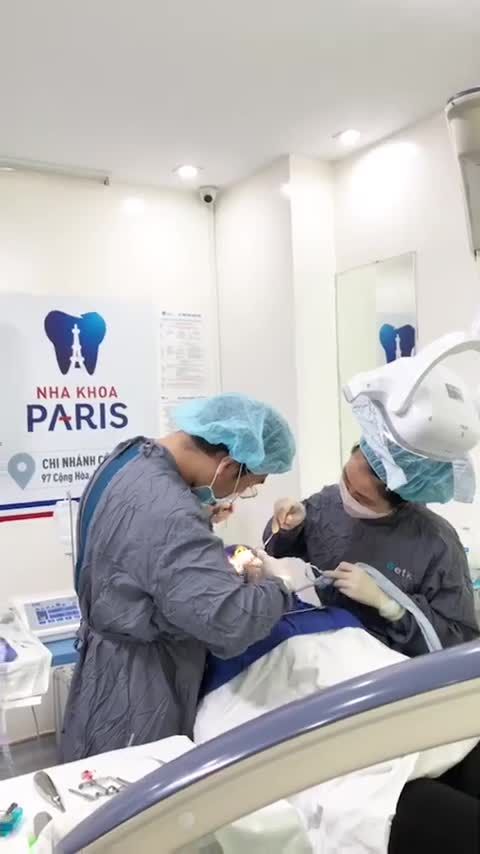 Phẫu thuật cấy ghép 02 trụ Dio Hàn Quốc tại Nha khoa Paris 97 Cộng Hòa