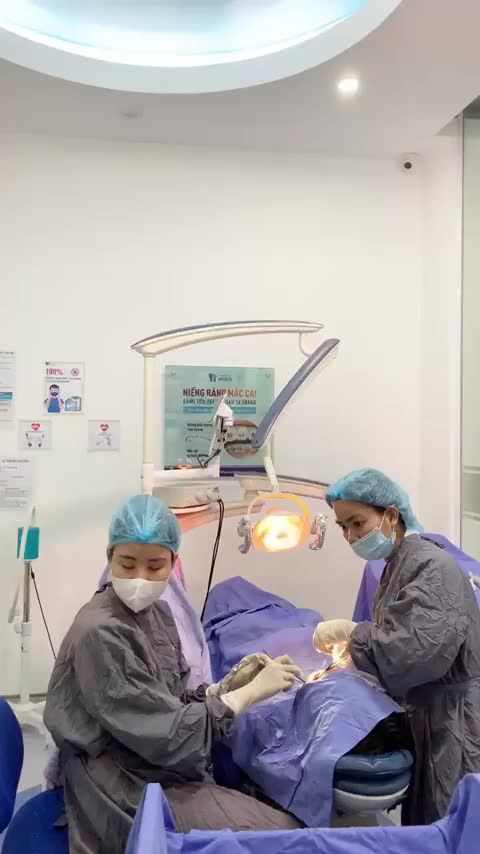 Quá trình cấy ghép 2 trụ implant straumann active tại Nha Khoa Paris chi nhánh Vinh