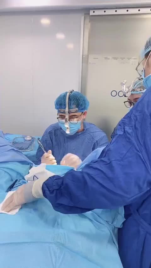 Thu nhỏ môi bé + thu cơ 3 lớp