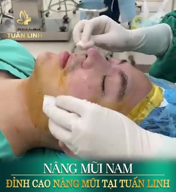 DÁNG MŨI CAO TÂY HÓA NAM THẦN TRONG TÍCH TẮC