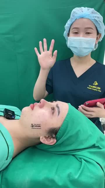 Ca nâng mũi thứ 4 trong buổi sáng đầu tuần