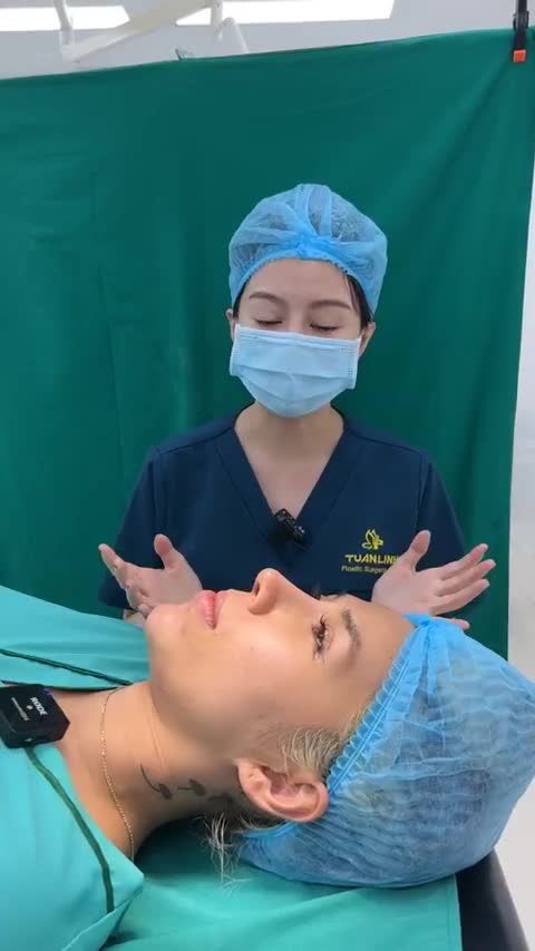 Chị gái đến từ Mỹ nâng mũi sửa lại được 13 ngày đẹp quá quyết định độn thêm chiếc cằm