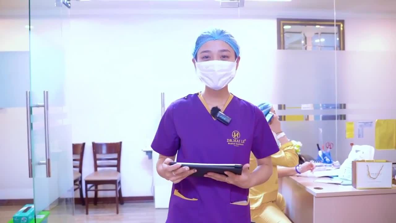 Ca mí sáng nay, khách hàng ở xa đến VTM từ rất sớm cắt mí và nhận cái kết bất ngờ