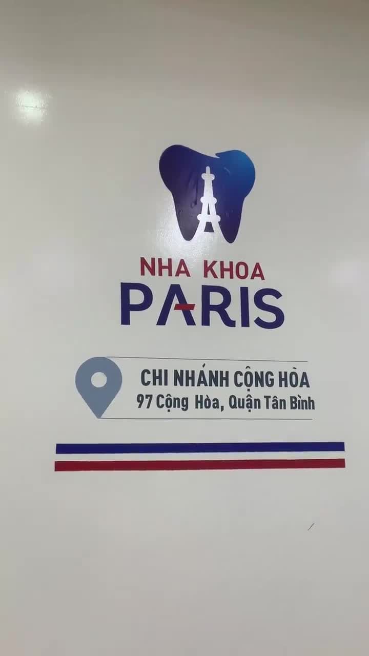 Cận cảnh gắn mắc cài kim loại tự buộc tại nha khoa Paris số 97 Cộng Hoà,p4,quận Tân Bình