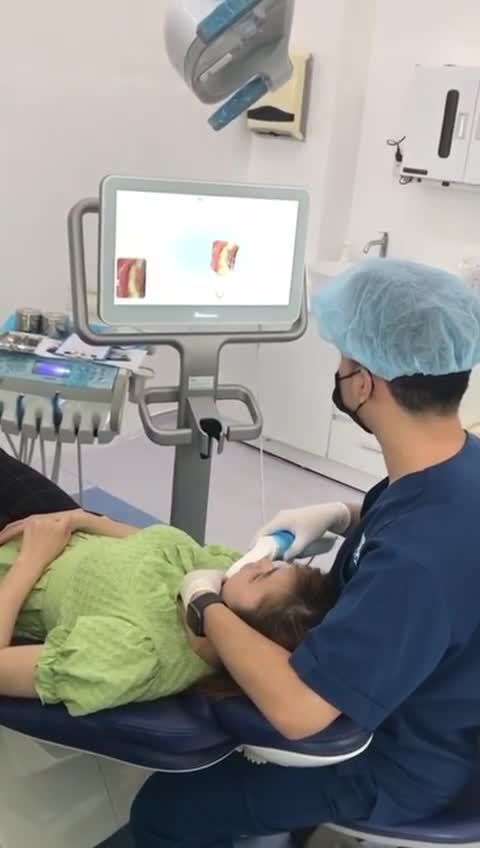 Cận cảnh quá trình Scan 5D cho khách hàng niềng răng bằng khay trong suốt Invisalign, tại Nha khoa Paris 97 Cộng Hòa, HCM