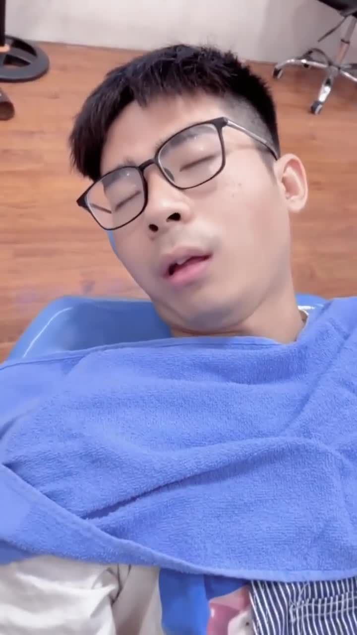 Hành Trình Làm Răng Sứ của Bách Khỉ tại Nha Khoa Ngân Phượng