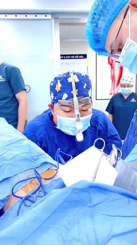 KHÁCH NƯỚC NGOÀI TIN TƯỞNG TRẺ HÓA CÔ BÉ TẠI BVTM GANGWHOO