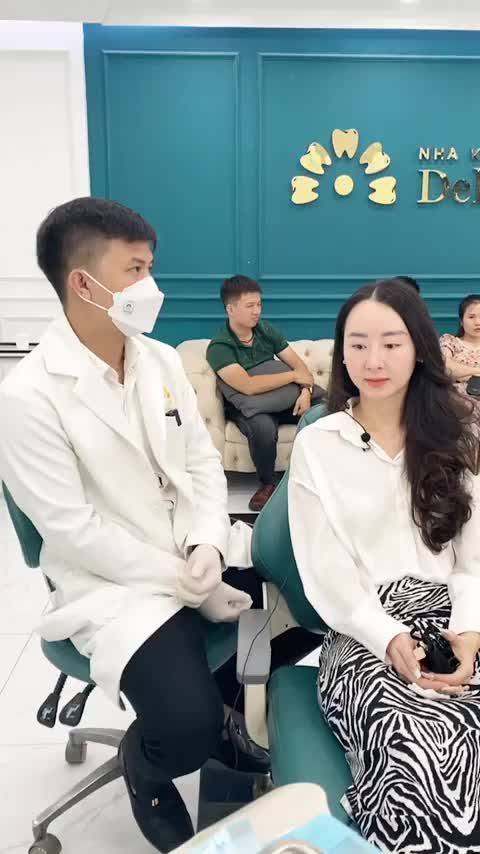 Nụ cười khoẻ đẹp sau 4 năm thẩm mỹ răng sứ tại Nha khoa Delia