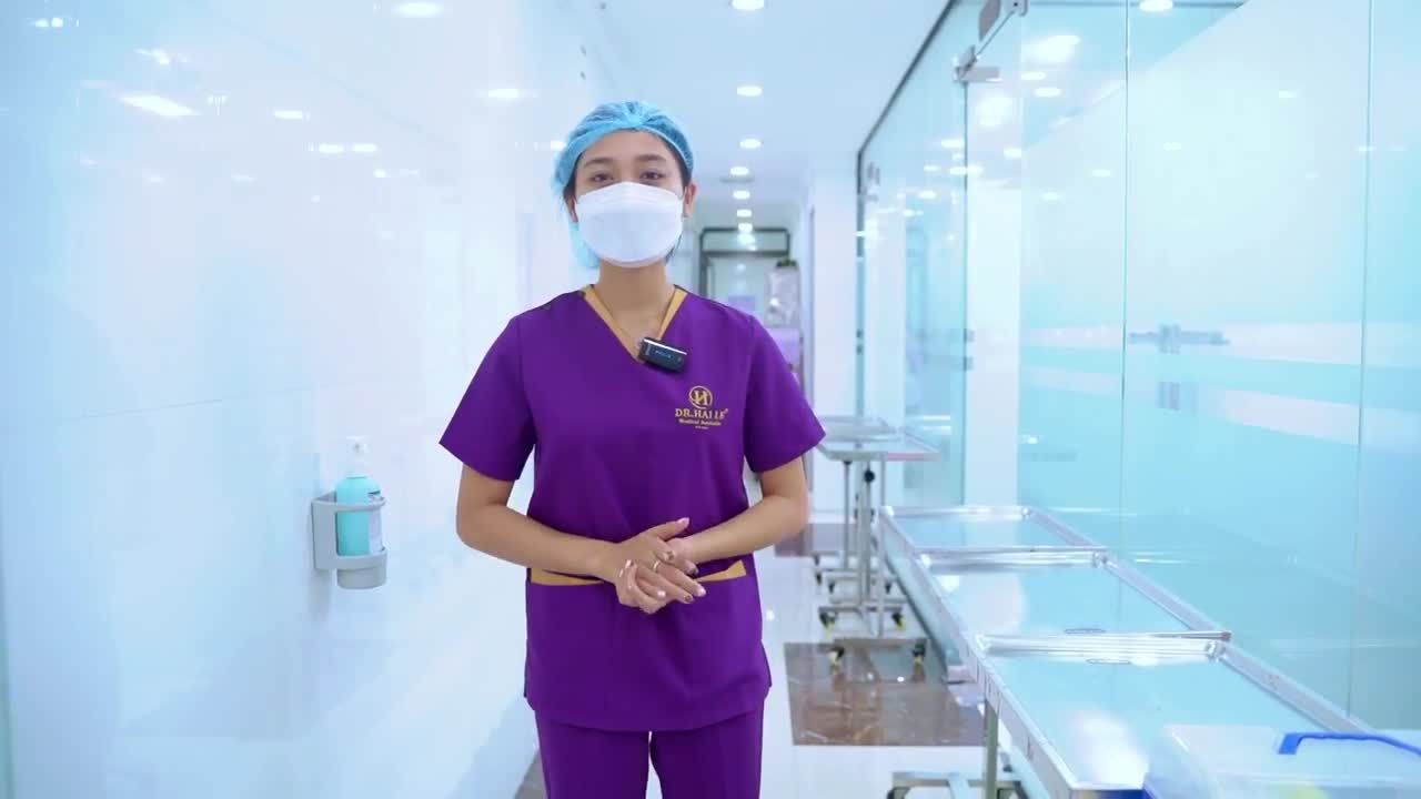 Trước giờ G chỉnh hình mí sụp bẩm sinh, liệt cơ nâng mi vị khách hàng nói gì