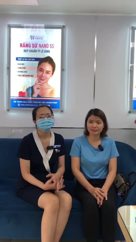 Khách hàng sau tháo mắc cài tại Nha khoa Paris Nguyễn Thái Học