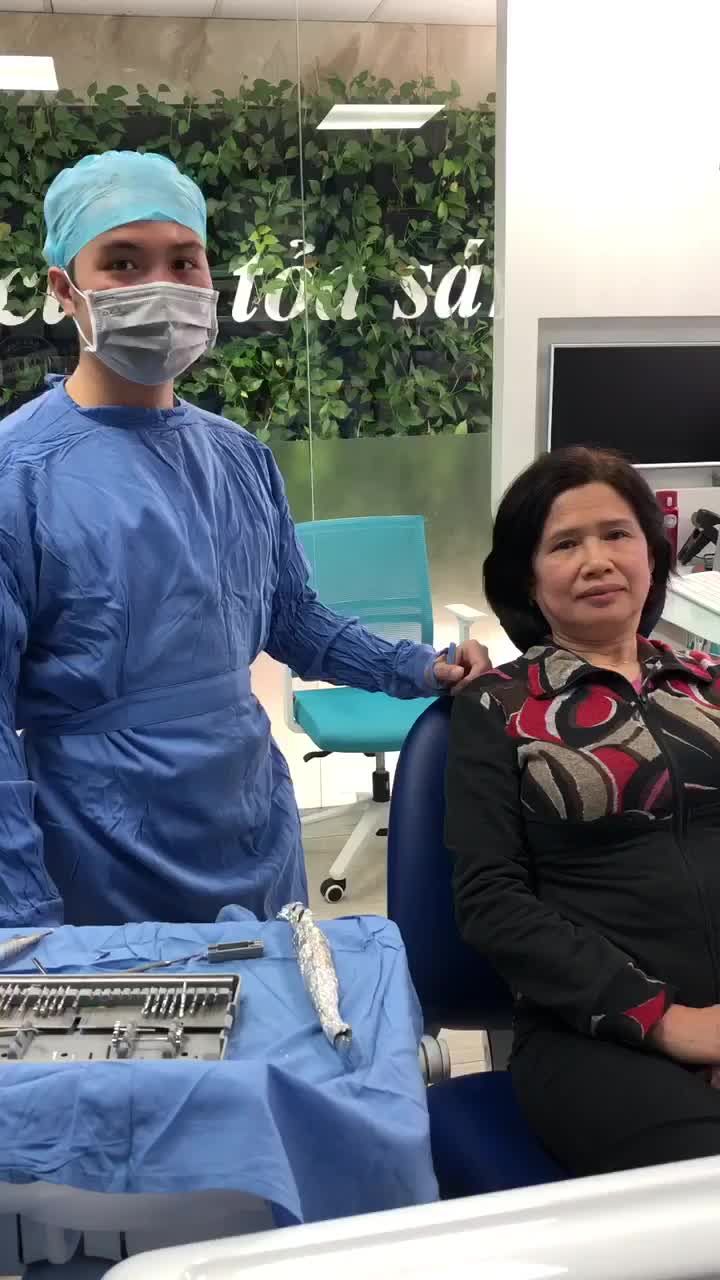 Khách hàng Đào Thị Như Ý (58 tuổi - Gia Lâm) đã cắm 2 trụ implant