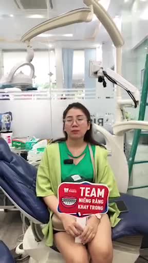 Khách hàng đeo khay trong suốt Invisalign, tại Nha khoa Paris 97 Cộng Hòa, HCM