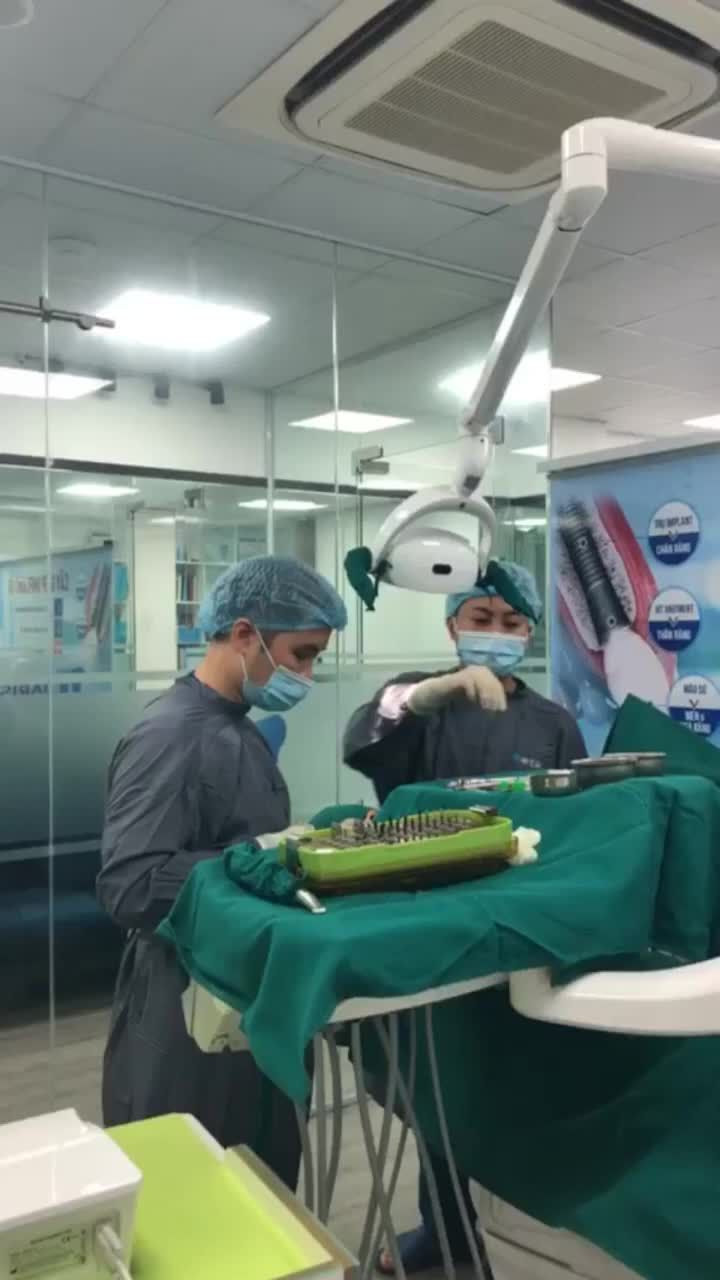 Quá trình cắm trụ implant tại Nha khoa Paris 12 Thái Thịnh