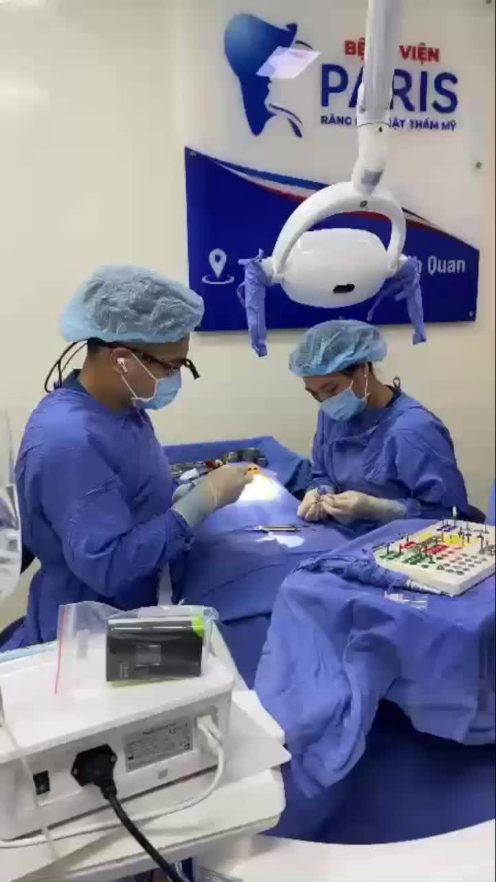 Quá trình cấy ghép 2 trụ Implant tại Bệnh Viện Răng Hàm Mặt Thẩm mỹ Paris