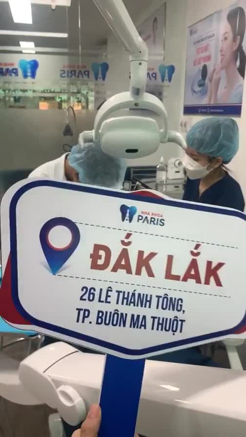 Quá trình mài cùi răng sứ thẩm mỹ cho vị khách hàng nữ tại nha khoa Paris chi nhánh Buôn Ma Thuột.