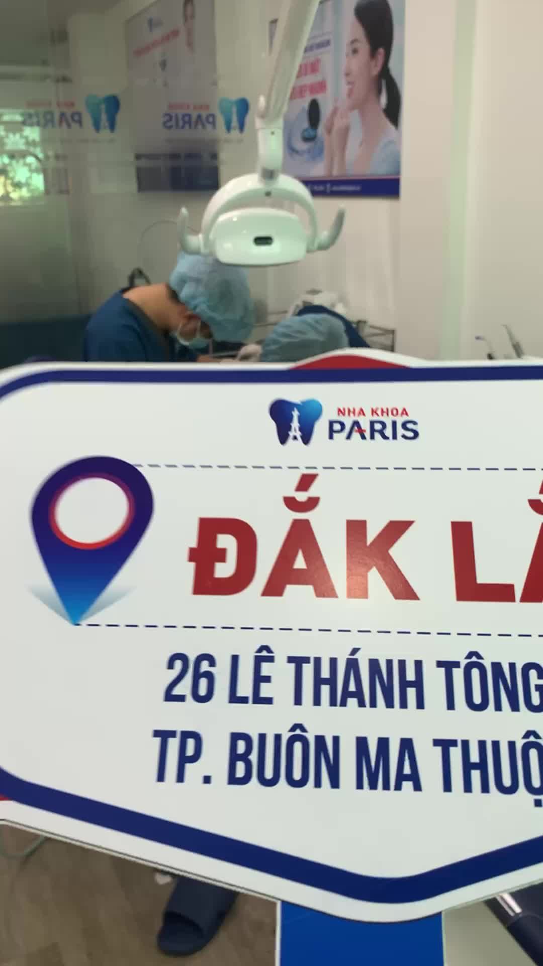 Quá trình gắn mắc cài cho vị khách hàng nữ 21 tuổi  tại nha khoa Paris chi nhánh Buôn Ma Thuột