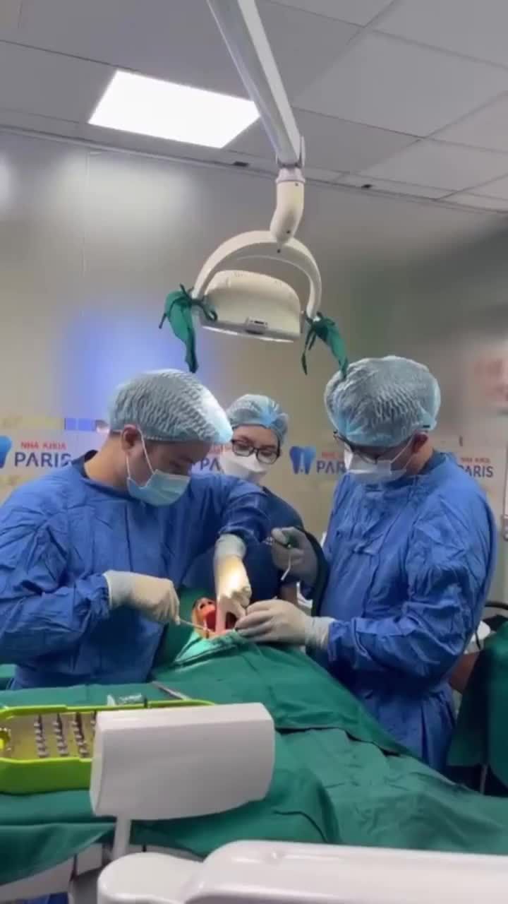 Cận cảnh quá trình cấy ghép Implant cho khách hàng nữ 37 tuổi tại Nha khoa Paris - Thái Thịnh