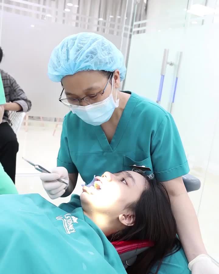 Răng hô nên niềng hay bọc sứ?